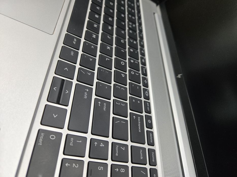 HP Elitebook / i5-1245U / 16 GB RAM / 480 SSD / UHD Grapichs
