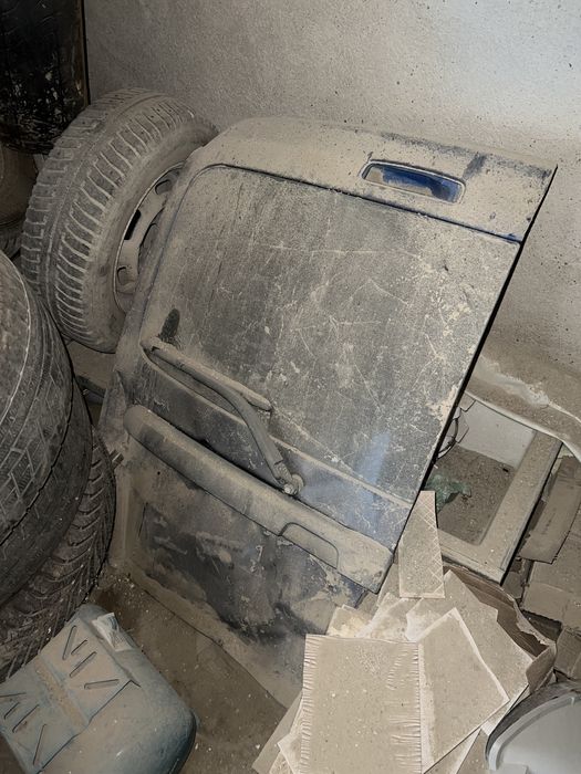 Ларгус артқы екі есігіде бар