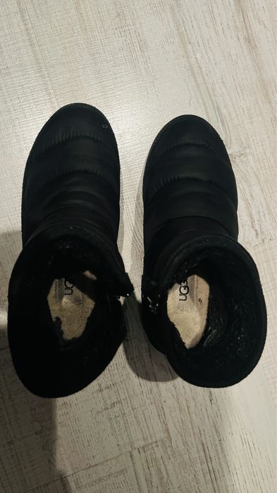 Ghete UGG originale Nr. 36, negre cu platforma, impermeabile