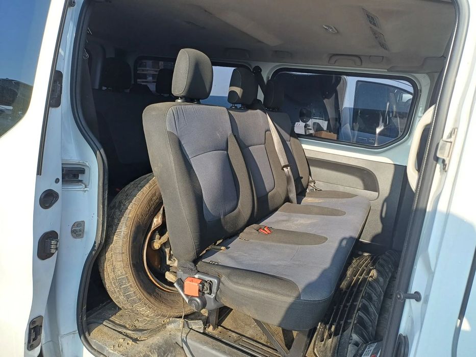 far usa oglinda dreapta ceasuri bord consola centra bord spira volan usa stop tripla portiera stanga  dreapta spate  panou clima scaune fata spate broasca macara motoras geam  ansamblu stergatoare spira volan vas lichid parbriz expansiune Opel Vivaro B, a