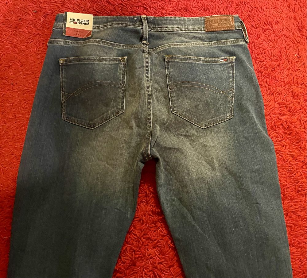Jeansi Tommy Hilfiger dama masura32/33 potriviti  L noi