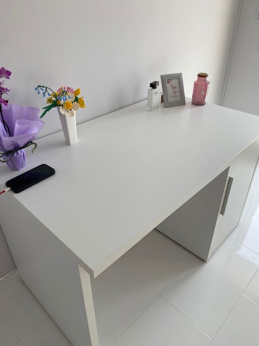 Легло 90/200 с матрак и подматрачна рамка и бюро