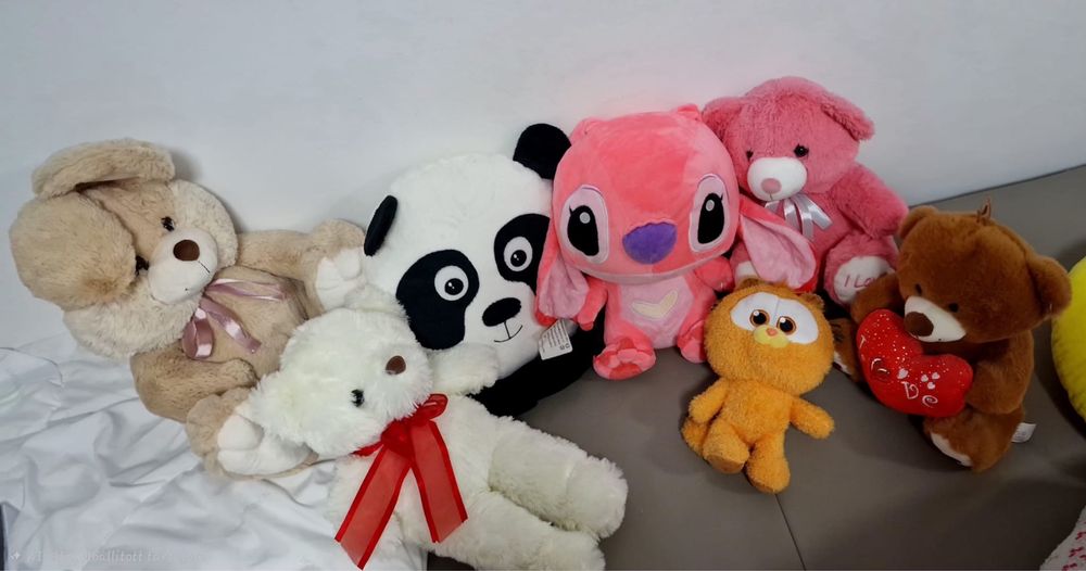 Vand bijuterii swarovski/pandora folosite in stare foarte buna!!!