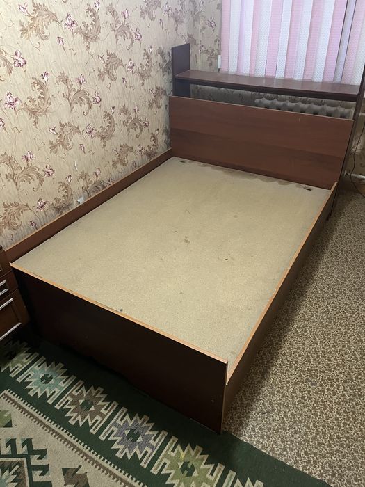 Двуспальная кровать