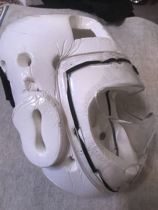 Накладки, шлем, перчатки , на 7-10 лет