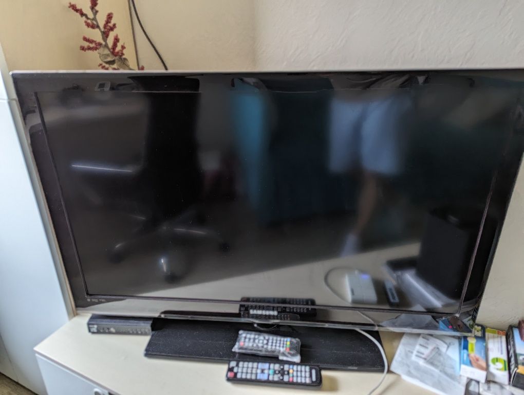 Телевизор Samsung 40"