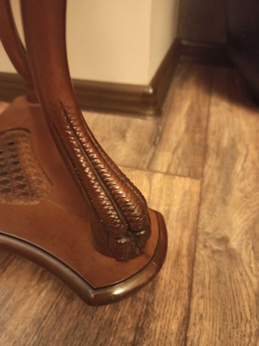 Старинна помощна масичка с лебеди