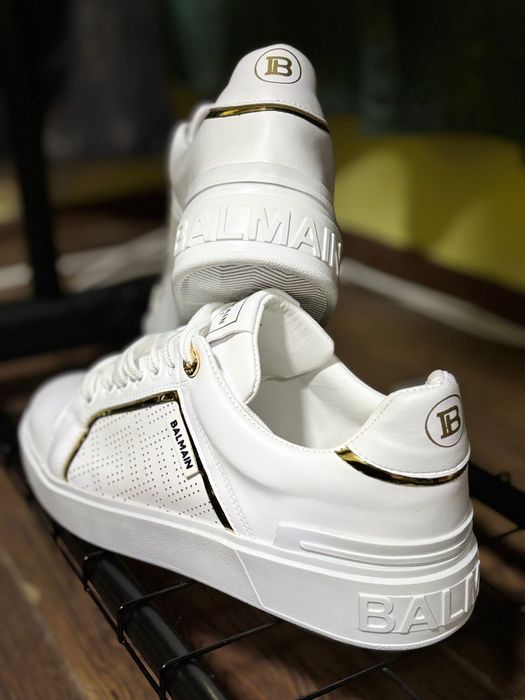 Adidasi Balmain .