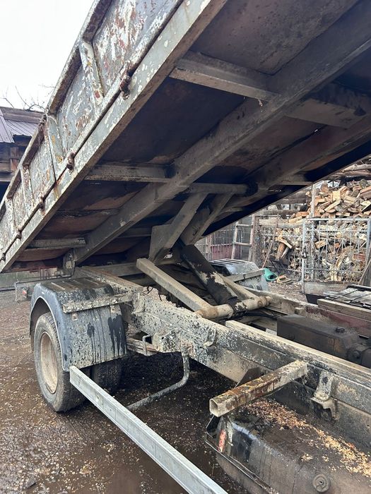 Vând camionetă cu basculare