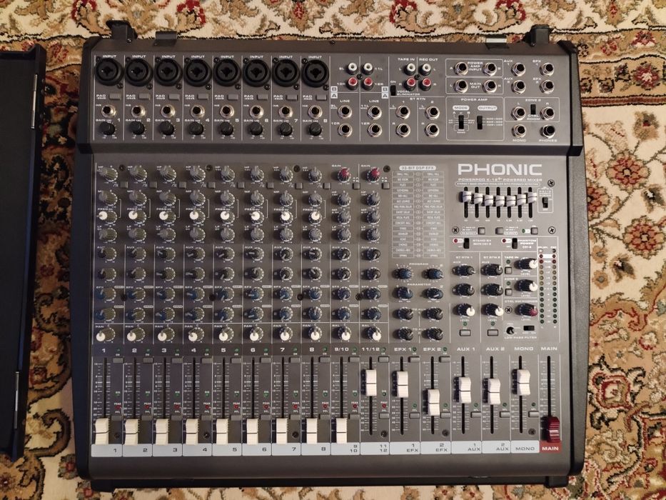 Vând mixer Phonic Powerpod K12
