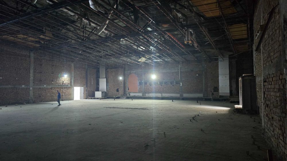 Inchiriez/vand spatiu comercial 800 mp open space Bl. Tomis Central