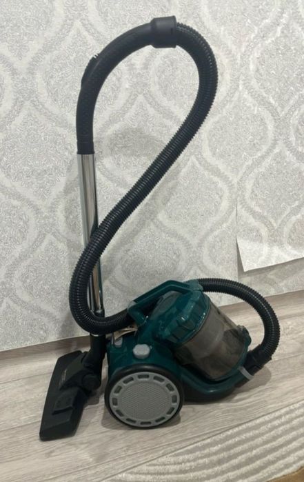 Продам пылесос vitek 8137. Пользлвался неделю и всё мощность 2200ВаТ.