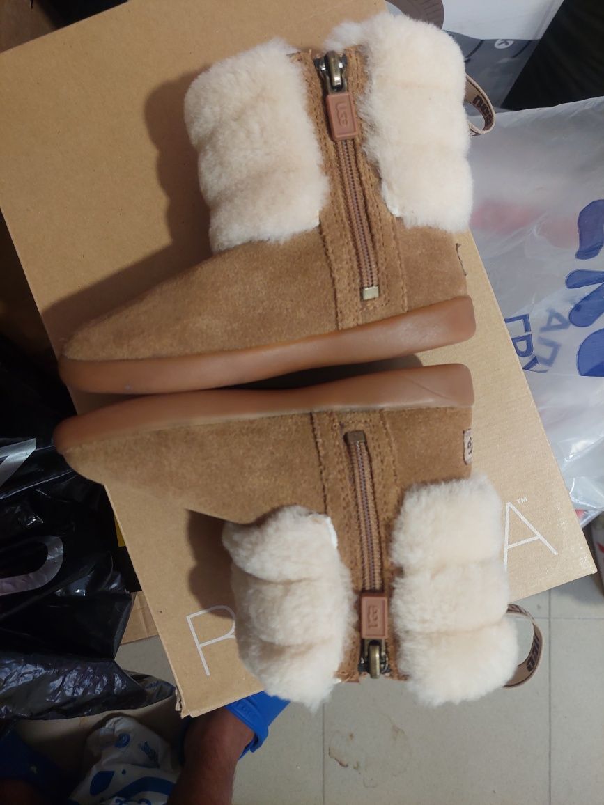 Детски Боти на ugg много запазени 26 ти номер