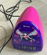 Настольная  лампа+часы+будильник +радиоприемник фирмы Vitec