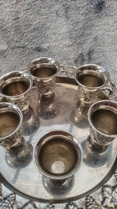 Посребрен поднос с чаши , и ваза с филигран