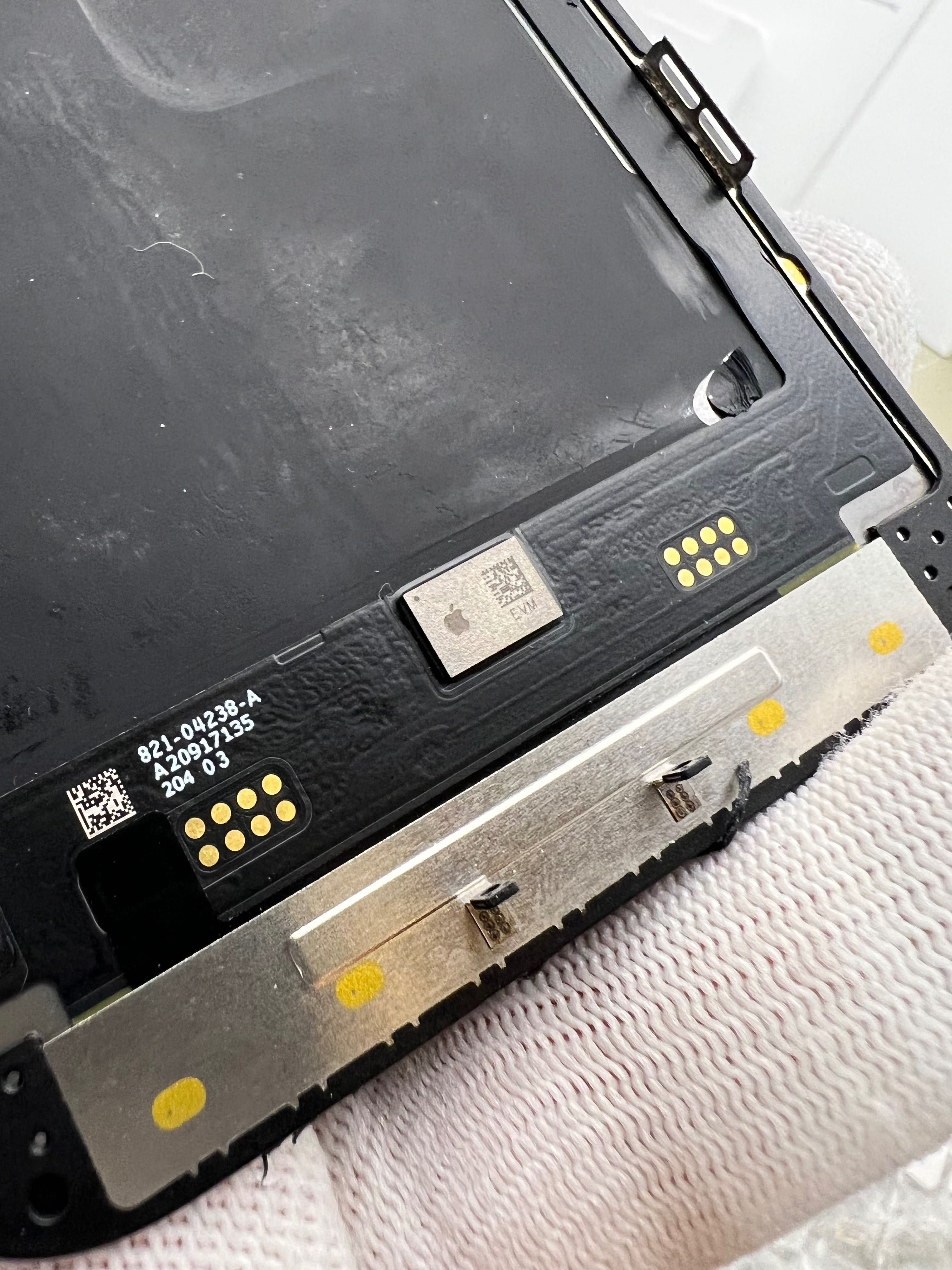 Оригинален дисплей за iPhone 14 PRO и 14 PRO MAX, със забележка!