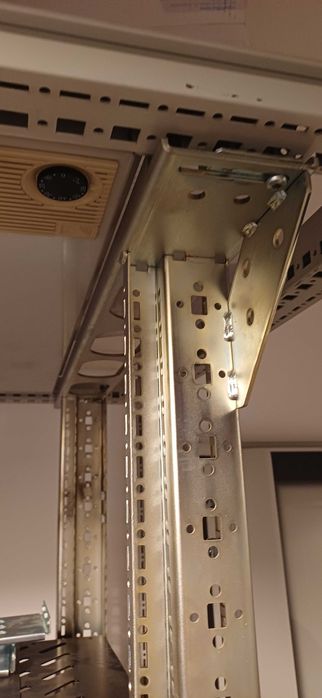 Vand rack metalic fara roti networking