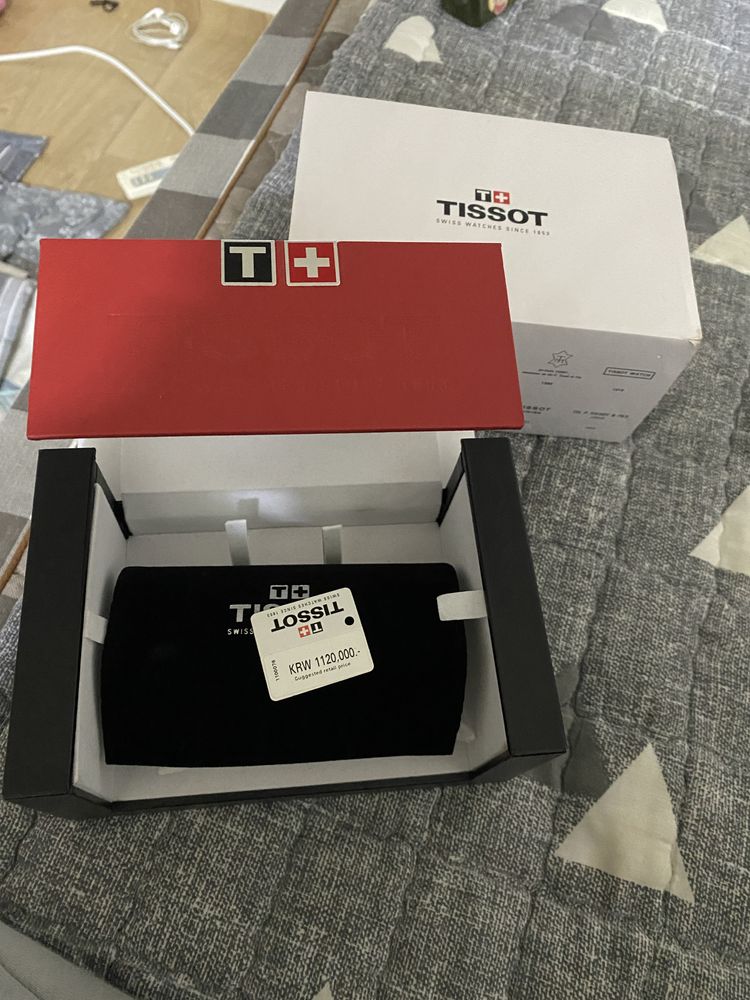 Часы TISSOT T035.627. Оригнал куплен в Корее.