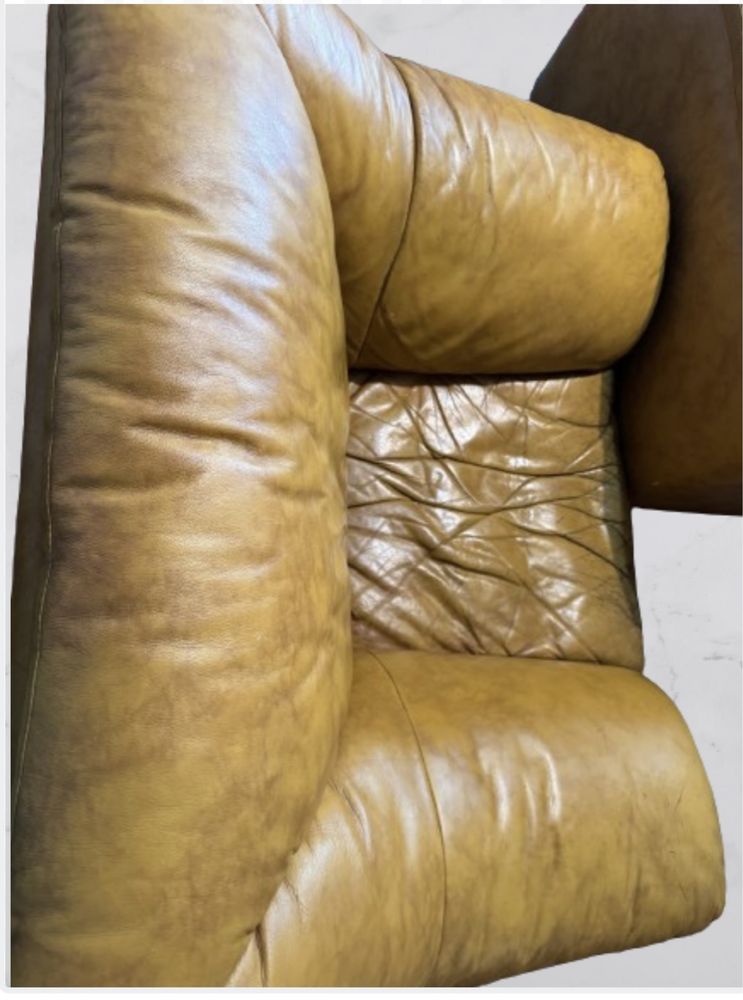 Италянский кожаный диван ,два кресла