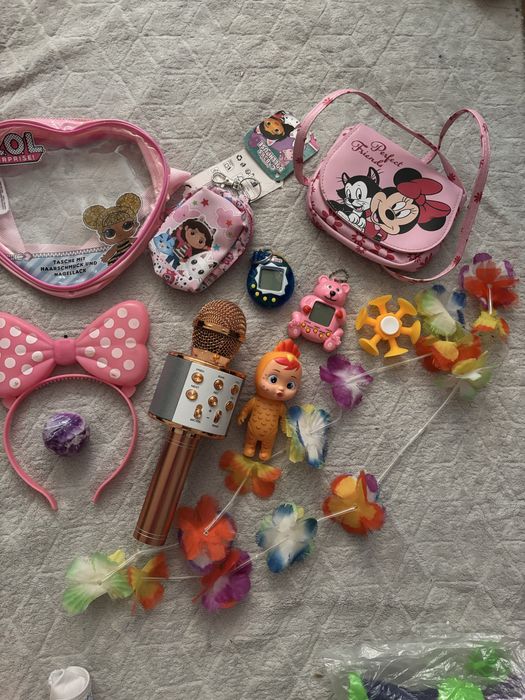 Лот от играчки за момиче