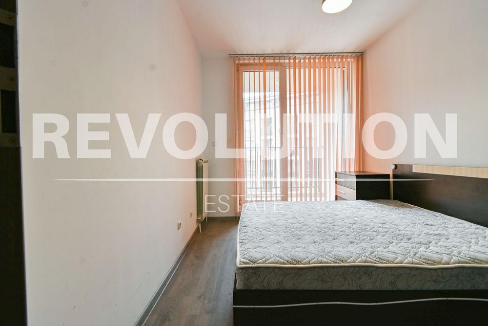 Двустаен апартамент в ж.к. Младост 4