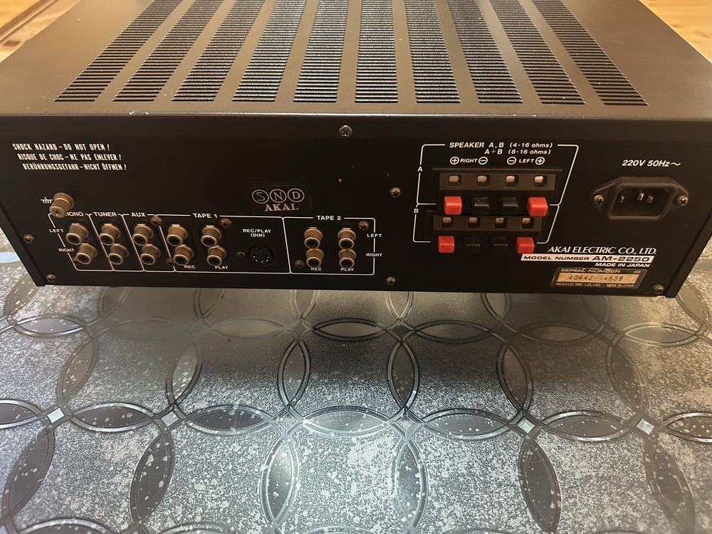 Ретро усилвател Akai AM-2250