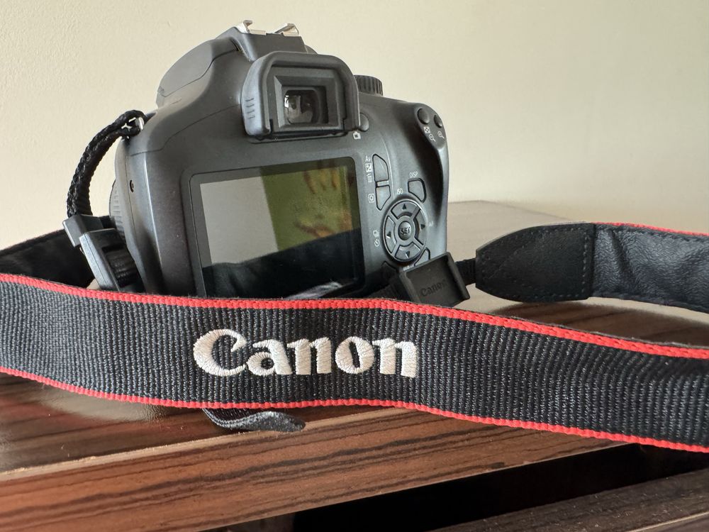 Canon EOS 4000D Като Нов