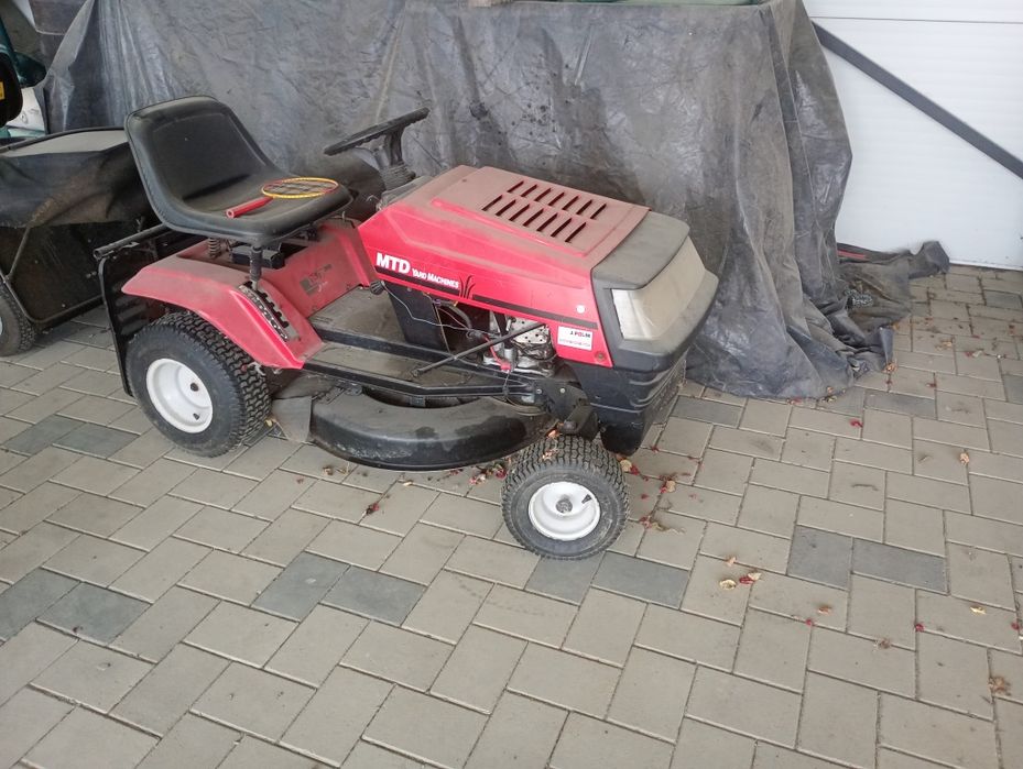 Tractoraș gazon MTD