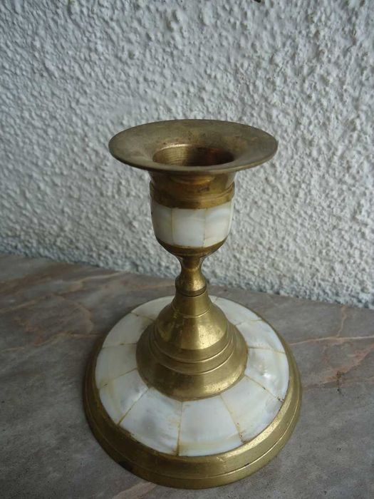 Свещници от месинг и седеф