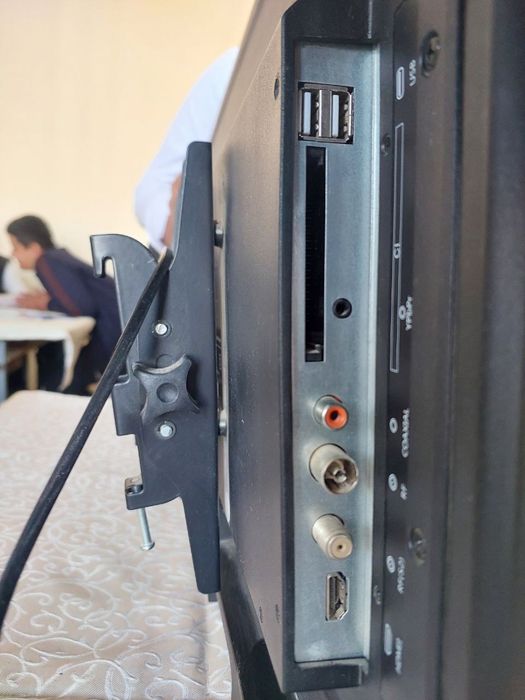 TELEVIZOR sotiladi narxi 1mln kami bor