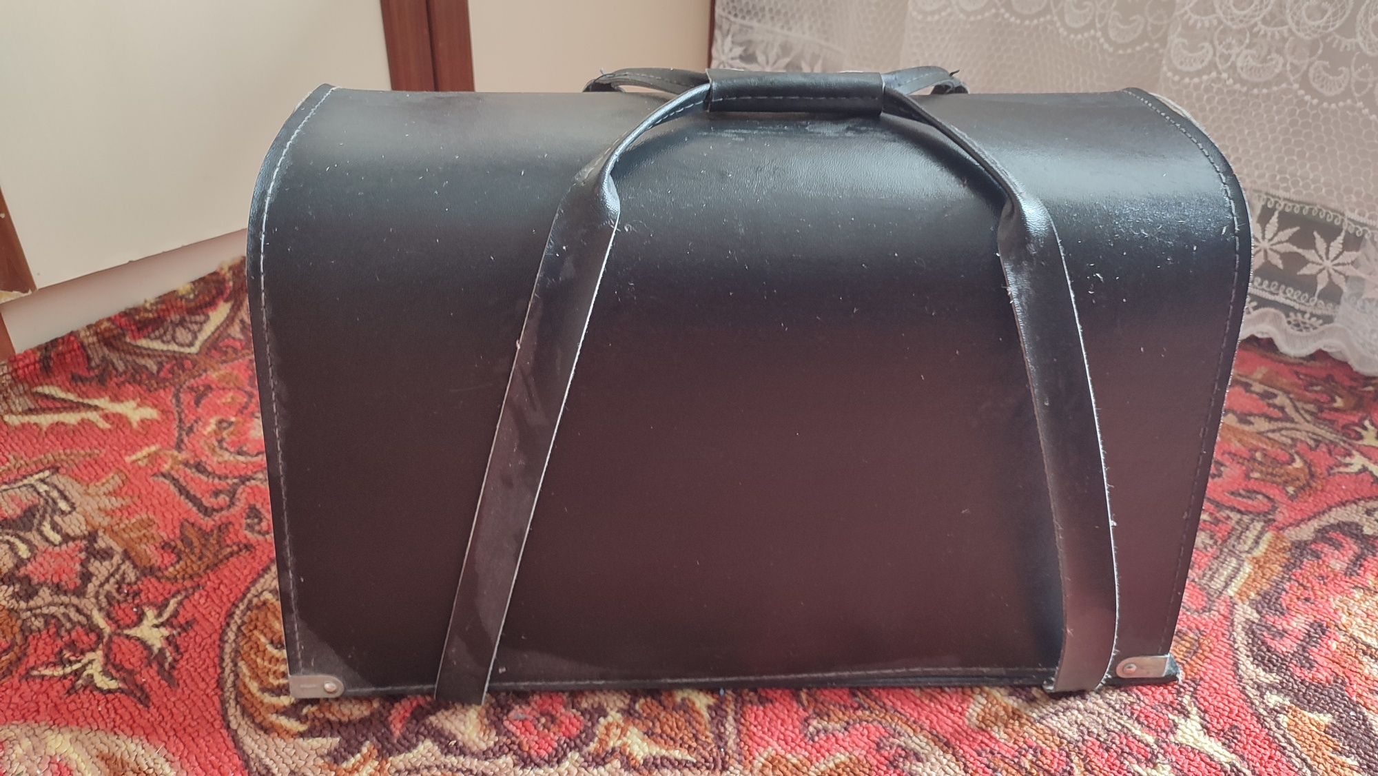 Продам швейную машинку