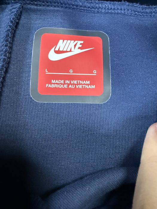 Продается Оригинальный Tech fleece последний размер L маломерка