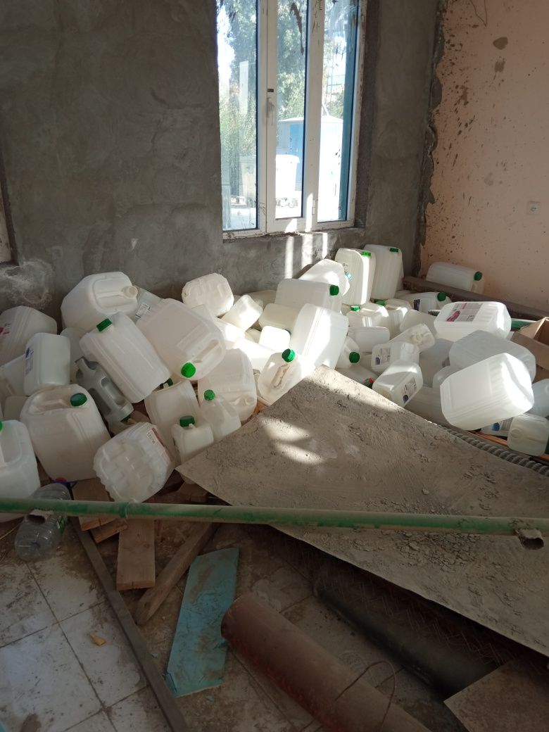 20 L bochkala sotiladi. 20.000 sum