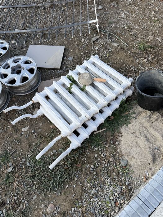 Продам радиаторы , срезали во время ремонта , целые рабочие .за 2 шт