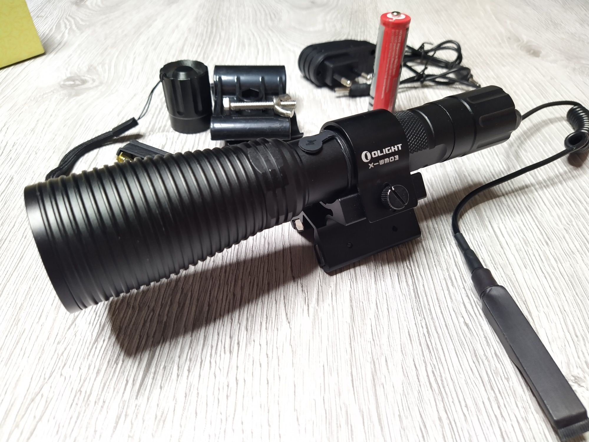 Lanterna Airsoft Vanatoare POWER LIGHT 521 Led Cree T6 NOU!