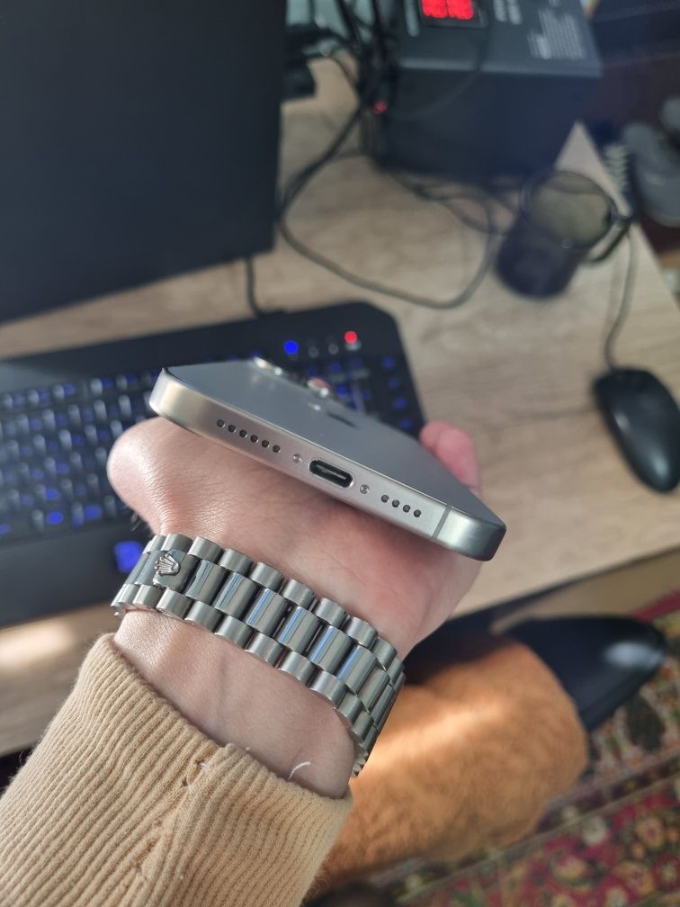 Iphone 15 pro max natural