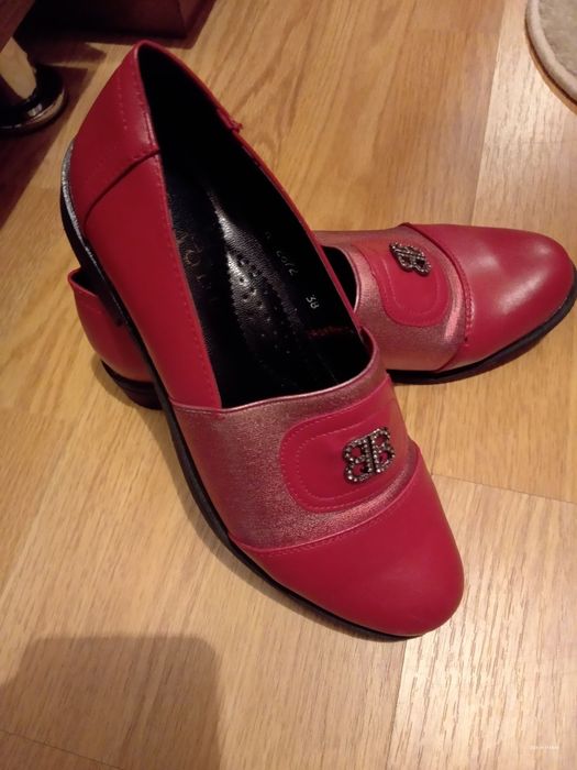 Vând pantofi mocasini dama negri și roșii mărimea 38