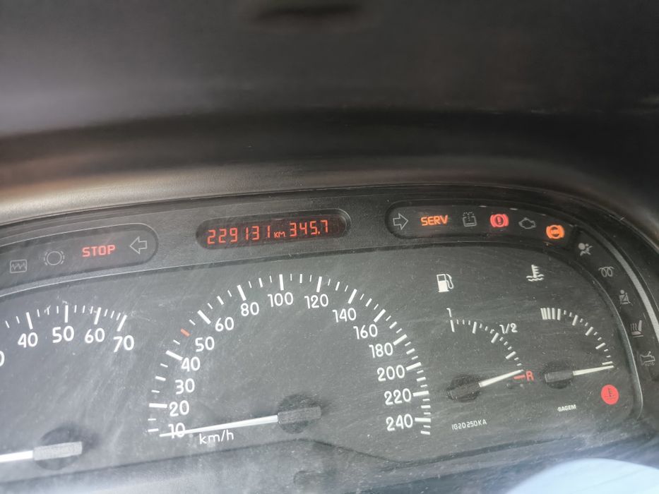 Рено Лагуна 98г. На части бензин. Renault