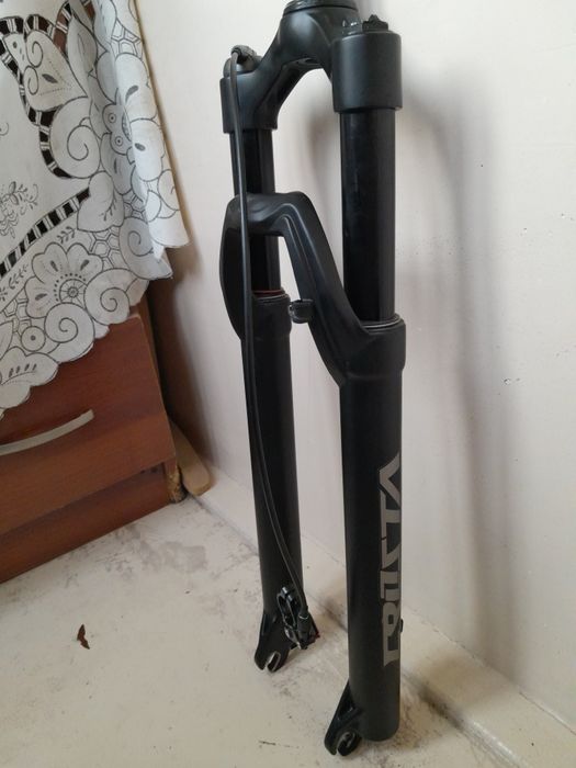 Воздушная вилка 29, с дистанционной блокировкой