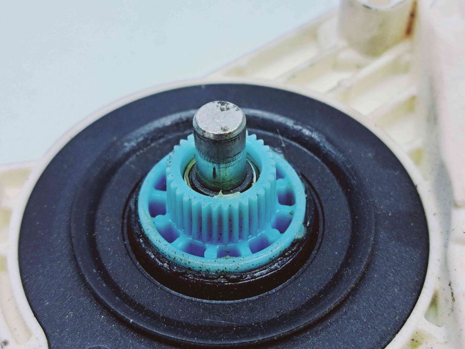 Motoras geam dreapta spate Audi A6 (4F2, C6) [Fabr 2004-2010] 8K095981