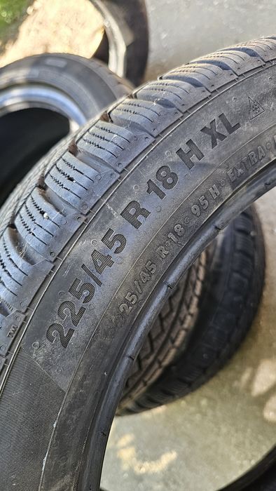 Vând anvelope Continental 225/45 R18 in stare foarte