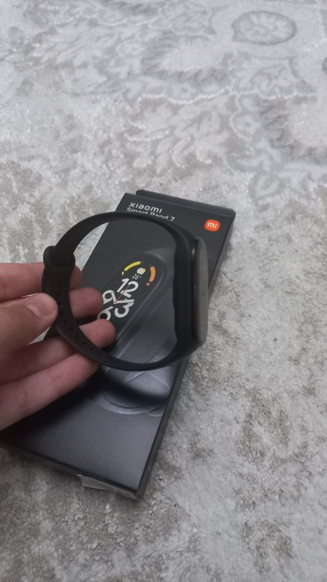 Продам смарт часы XIAOMI Smart Band7