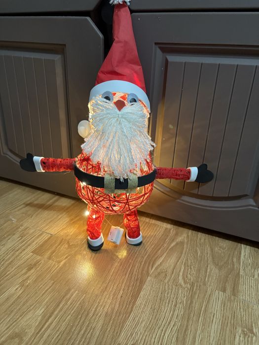 Mos craciun cu lumini led - decor pentru sarbatori