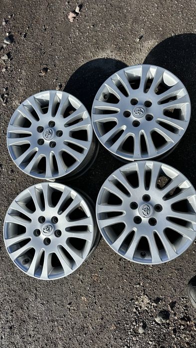 Продам оригинал диски от тойота сиенна