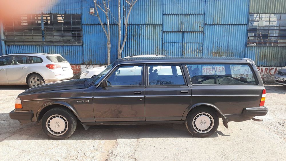 Volvo 240 kombi 2.0 benzina vehicul istoric