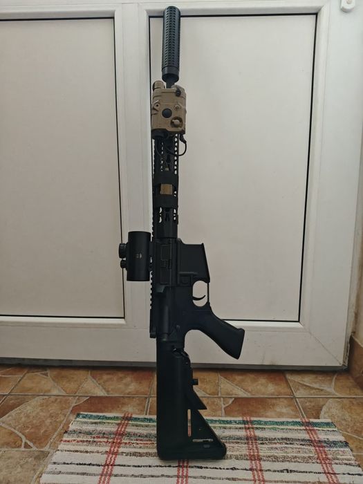 Arme Airsoft cu toate accesoriile