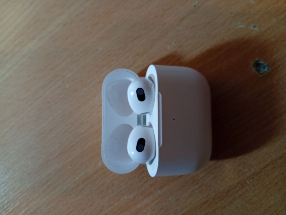 AirPods наушник айфон