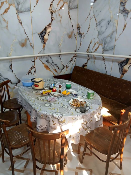 Продам стол стул и диван