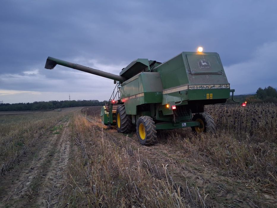 Vând combina john deere 2054 sau schimb cu tractor