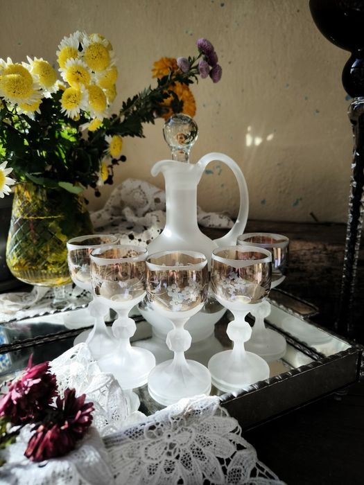 Комплекта шише с чаши